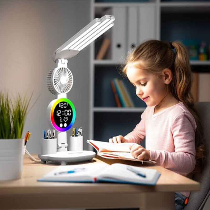 Lampe de bureau enfant qui étudie