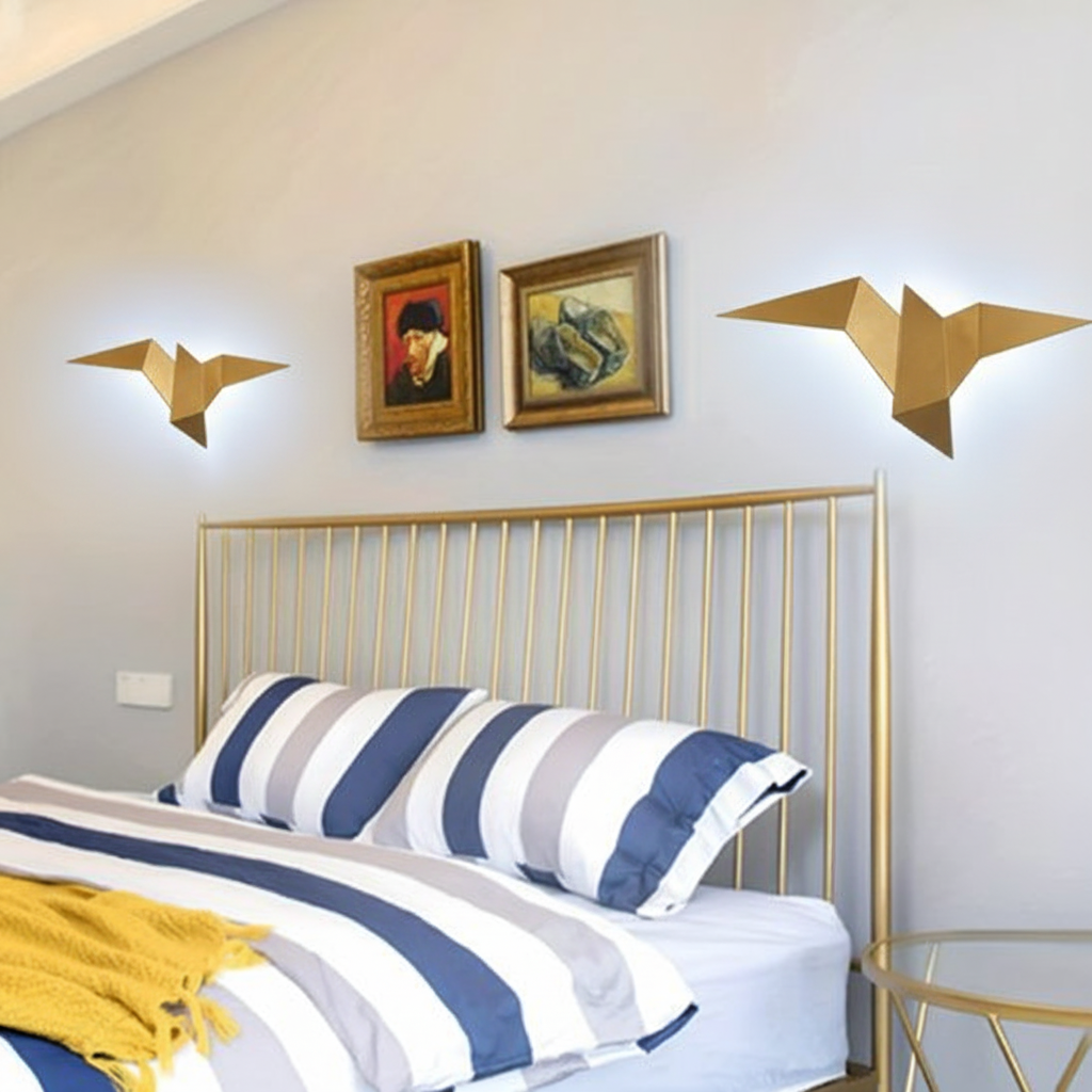 Applique murale oiseau dorée avec lumière blanc froid