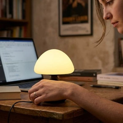 Lampe champignon noir pour travail à l'ordinateur
