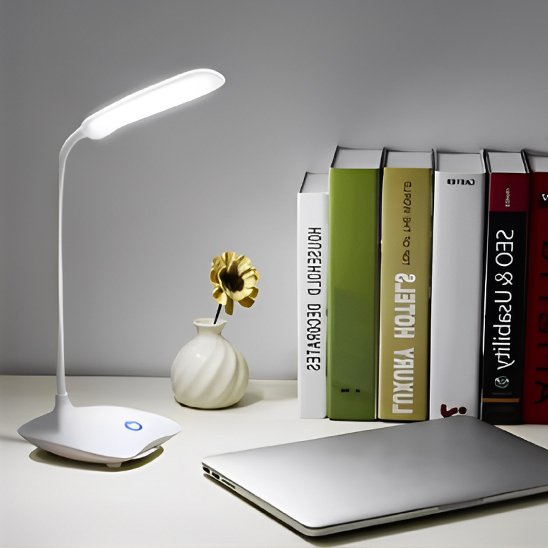 Lampe de bureau blanche ordinateur