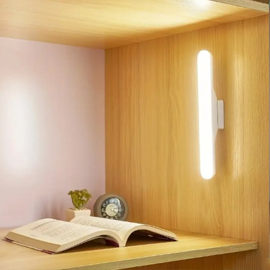 Lampe de bureau mur coin restreint