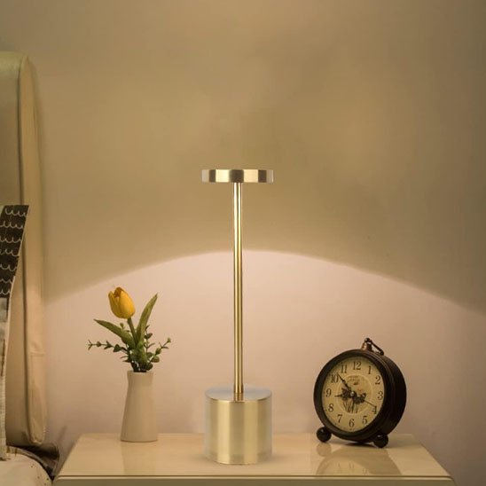 Lampe de chevet dorée lumière douce